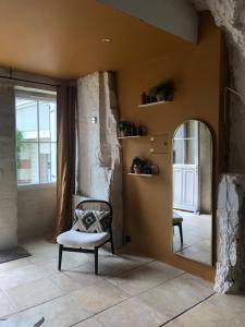 Η κουζίνα ή μικρή κουζίνα στο Les Troglos de la Tufolière