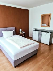 Postel nebo postele na pokoji v ubytování Zentral Hotel