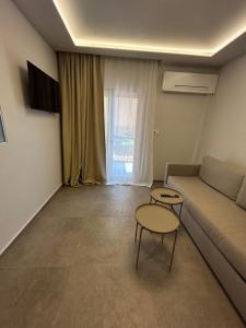 Televízia a/alebo spoločenská miestnosť v ubytovaní HOTEL BARA