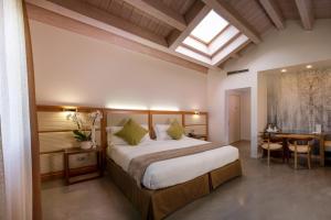a bedroom with a bed and a desk and a table at The Ziba Hotel & Spa in Peschiera del Garda