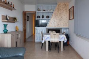 a kitchen with a table with chairs and a couch at Ca l'Estrella II L'Estartit in L'Estartit