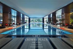 The swimming pool at or close to Holiday Inn Chengdu High-Tech Center, an IHG Hotel