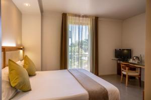 a hotel room with a bed and a window at The Ziba Hotel & Spa in Peschiera del Garda