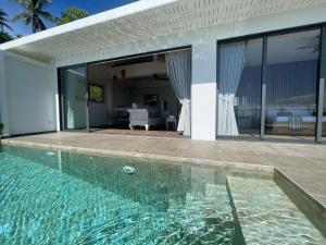 Πισίνα στο ή κοντά στο LOLISEA Luxe view villas