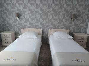 Postel nebo postele na pokoji v ubytování Hotel Coroana