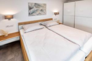 Postel nebo postele na pokoji v ubytování Terrassenhaus Duhnen Wohnung 77