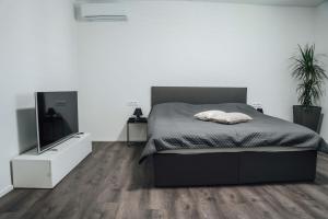 Tempat tidur dalam kamar di Lora & Lana Resort