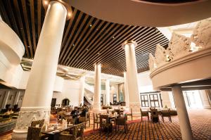 Restoran atau tempat lain untuk makan di Rose Garden Hotel