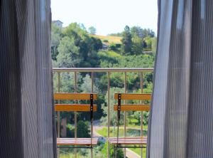 Rõdu või terrass majutusasutuses AMAZING LANGHE AND MONFERRATO | House with garden