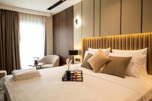 En eller flere senge i et værelse på MONALİSA HOTELS
