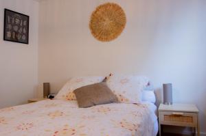 a bedroom with a bed with a pillow on it at Bergerie du centre ville - 1 chambre, équipement bébé, wifi et draps inclus in Dieppe