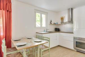 Køkken eller tekøkken på Caen : appartement cosy plein centre