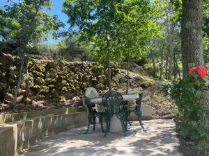Um jardim no exterior de Quintinha de Pinouco