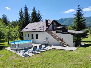 Bazén v ubytování Holiday Home Lana nebo v jeho okolí