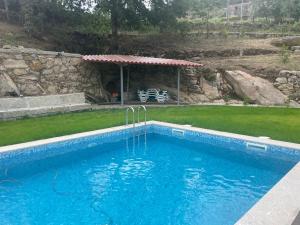 A piscina em ou perto de Quintinha de Pinouco