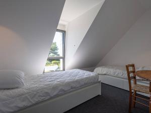 En eller flere senge i et værelse på Villa Carnac, 4 pièces, 9 personnes - FR-1-477-159