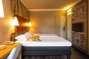 Postel nebo postele na pokoji v ubytování ibis Leuven Centrum