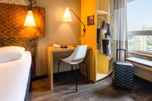 Postel nebo postele na pokoji v ubytování ibis Leuven Centrum