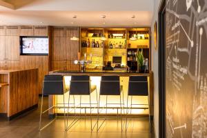 Lounge nebo bar v ubytování ibis Leuven Centrum
