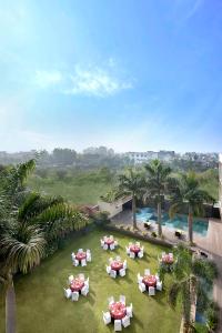 Bazén v ubytování Country Inn & Suites By Radisson Jammu nebo v jeho okolí