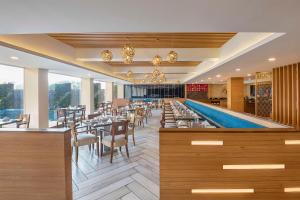 Bazén v ubytování Country Inn & Suites By Radisson Jammu nebo v jeho okolí