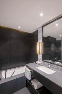 Koupelna v ubytování Country Inn & Suites By Radisson Jammu