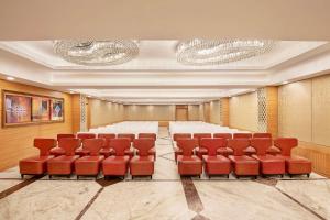Posezení v ubytování Country Inn & Suites By Radisson Jammu + 37 fotografií