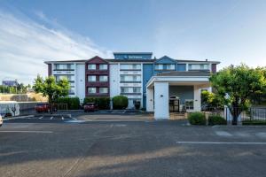 a building with a parking lot in front of it at Best Western Lake Oswego Hotel & Suites in Lake Oswego