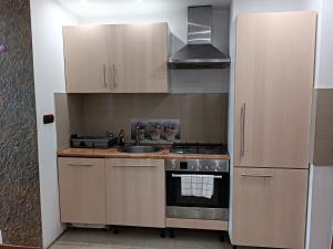 a small kitchen with a stove and a sink at Pokoje Gościnne Heland in Jastrzębia Góra
