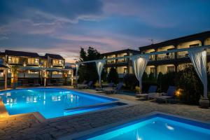 Bazén v ubytování Agnantio Hotel & Spa nebo v jeho okolí
