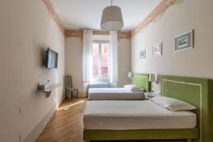 A bed or beds in a room at Casa Isolani Luxury Rooms Piazza Maggiore 1