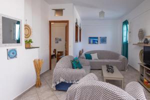 En sittgrupp på Tinos 2 bedrooms 5 persons apartment by MPS