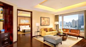 Letto o letti in una camera di The Ritz-Carlton, Shenzhen