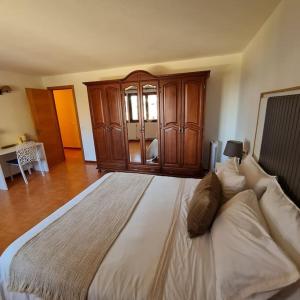 a large bedroom with a large bed with a couch at Chalet sobre playa canelas, EN SANXENXO in Sanxenxo