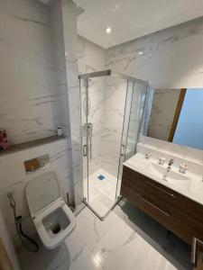 a bathroom with a shower and a toilet and a sink at Étoile Harhoura in El Harhoura