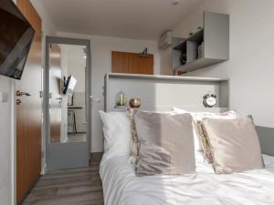 Kuchyň nebo kuchyňský kout v ubytování For Students Only Fresh Oldway Centre Swansea