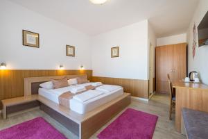 Posteľ alebo postele v izbe v ubytovaní Hotel Vicko