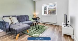 a living room with a couch and a tv at Dudley - Stylish 3 Bedroom Sleeps 6 Wi-Fi - JRR Stays in Woodside