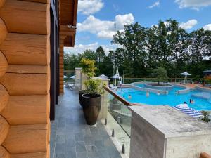 Bazén v ubytování Avalon Resort & SPA nebo v jeho okolí + 37 fotografií