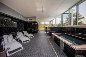 The swimming pool at or close to Villa Bauhaus Wellness Apart-Hotel