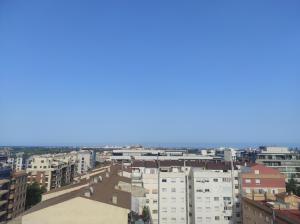 uitzicht op de stad vanaf het dak van een gebouw bij Apartamento Campoamor in Castellón de la Plana