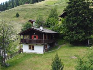 Zdjęcie z galerii obiektu Chalet Chalet Antritt by Interhome w mieście Schmirn