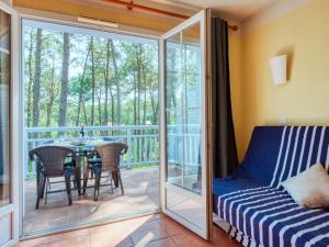 En balkong eller terrass på Apartment Domaine Golf Resort-1 by Interhome