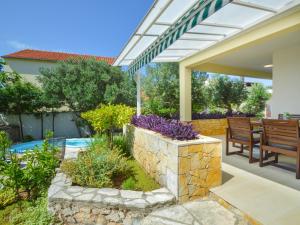 Vonkajšia záhrada v ubytovaní Holiday Home Darena by Interhome