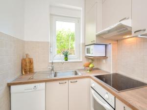 Kuchyňa alebo kuchynka v ubytovaní Holiday Home Darena by Interhome