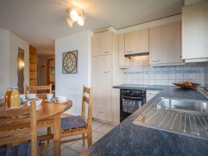 Kuchyň nebo kuchyňský kout v ubytování Apartment Seya 19 by Interhome