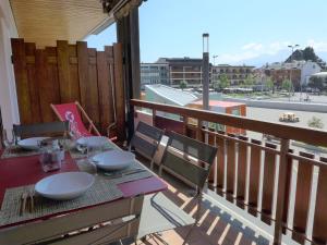 een tafel op een balkon met uitzicht op een straat bij Apartment Miremont A-B-C-4 by Interhome in Crans-Montana