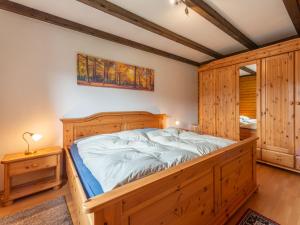 Ένα ή περισσότερα κρεβάτια σε δωμάτιο στο Apartment Am Hohen Bogen-19 by Interhome