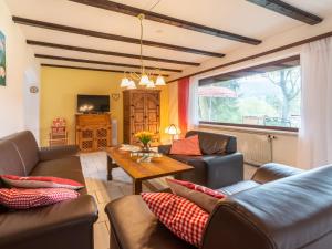O zonă de relaxare la Apartment Am Hohen Bogen-71 by Interhome