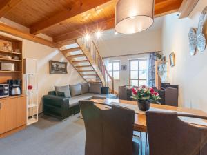 een woonkamer met een tafel en een bank bij Apartment Am Hohen Bogen-6 by Interhome in Arrach